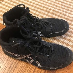 Youth boys wrestling shoes size 3.5.